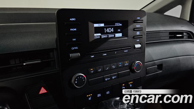Hyundai Staria 2025 — photo 20