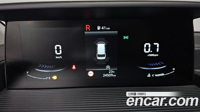 Hyundai Staria 2025 — photo 21