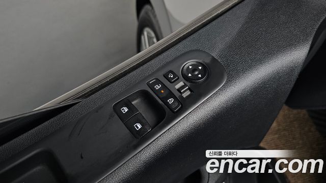 Hyundai Staria 2025 — photo 23