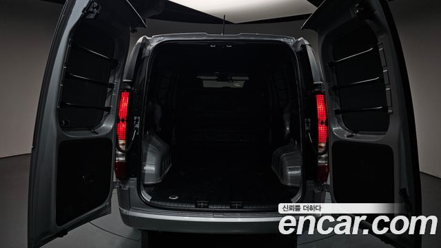 Hyundai Staria 2025 — photo 26