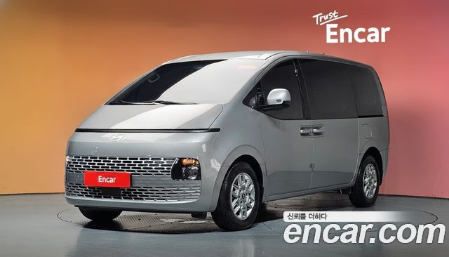 Hyundai Staria 2025 — photo 1