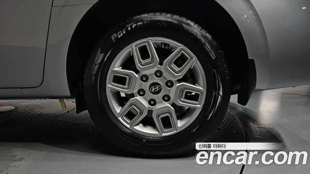 Hyundai Staria 2025 — photo 7