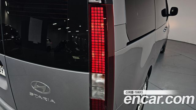 Hyundai Staria 2025 — photo 9