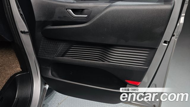 Hyundai Staria 2025 — photo 15
