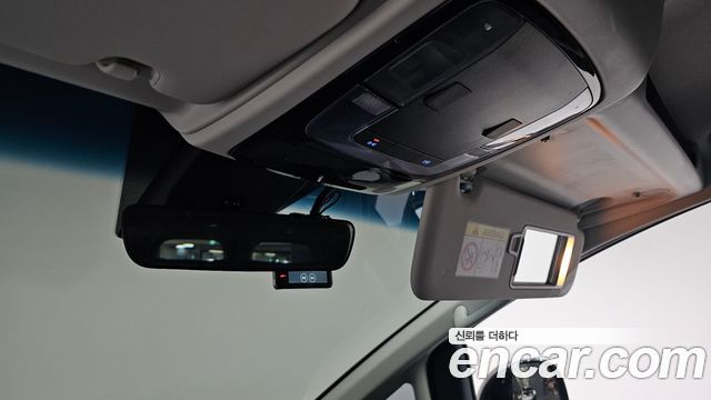 Hyundai Staria 2025 — photo 30