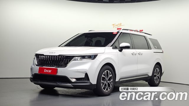 Kia Canival 2023 — photo 1
