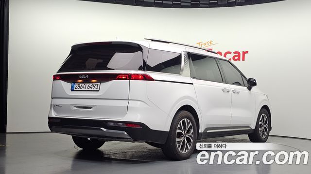 Kia Canival 2023 — photo 2