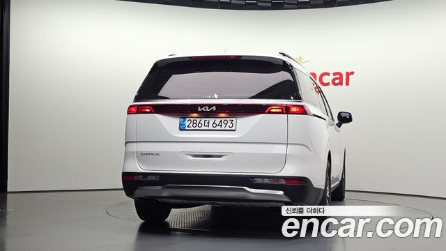 Kia Canival 2023 — photo 4