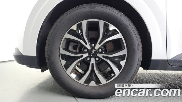 Kia Canival 2023 — photo 5