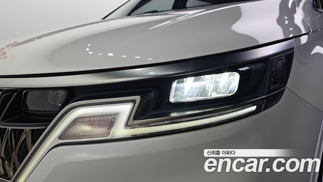 Kia Canival 2023 — photo 8