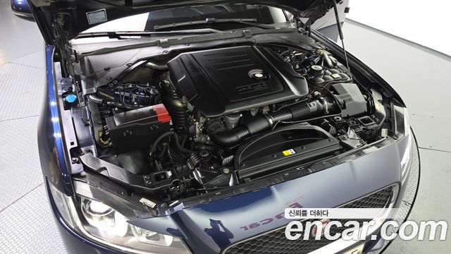 Jaguar XF 2017 — photo 6