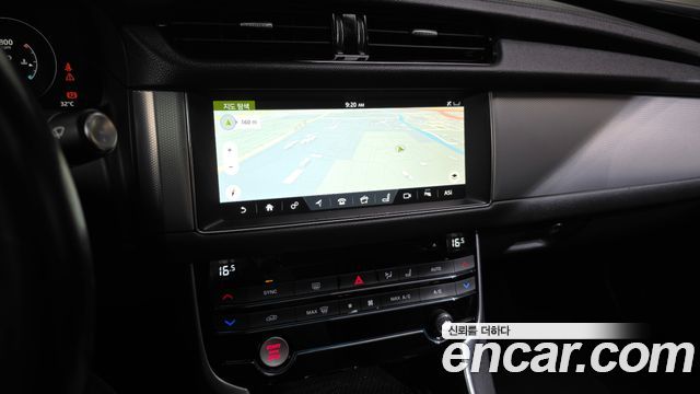 Jaguar XF 2017 — photo 14