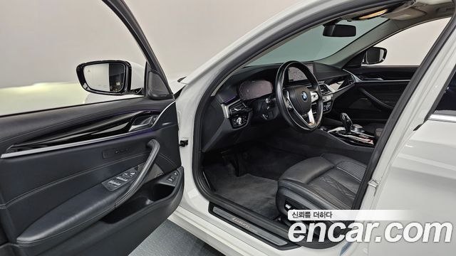BMW 5-Series 2020 — photo 13