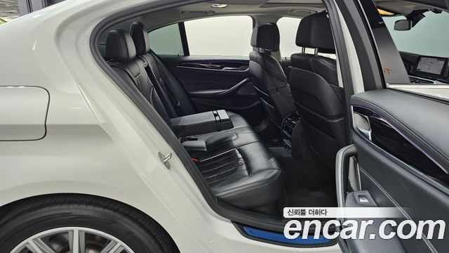 BMW 5-Series 2020 — photo 17