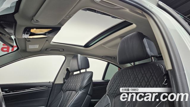 BMW 5-Series 2020 — photo 25