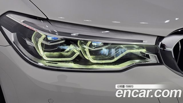 BMW 5-Series 2020 — photo 8