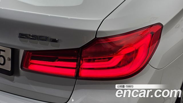 BMW 5-Series 2020 — photo 9