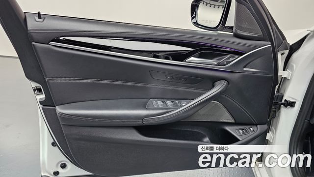 BMW 5-Series 2020 — photo 14