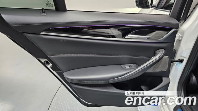 BMW 5-Series 2020 — photo 15