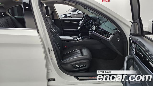 BMW 5-Series 2020 — photo 16