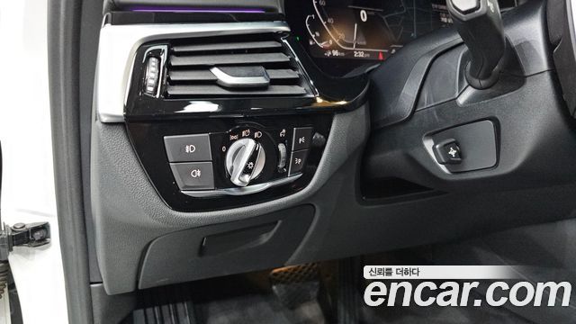 BMW 5-Series 2020 — photo 27