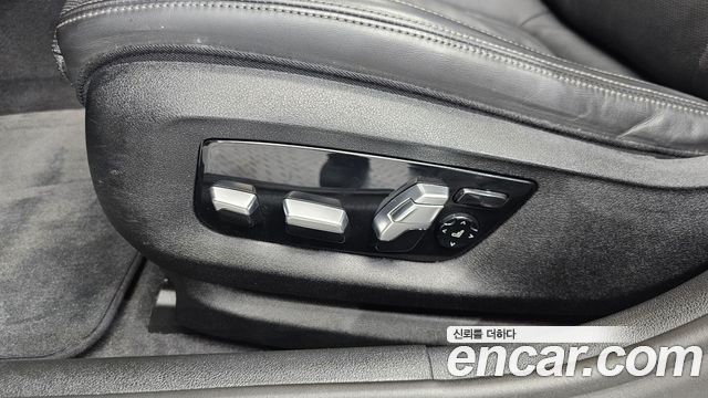 BMW 5-Series 2020 — photo 31