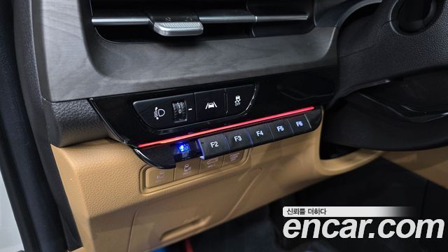 Kia Canival 2021 — photo 16