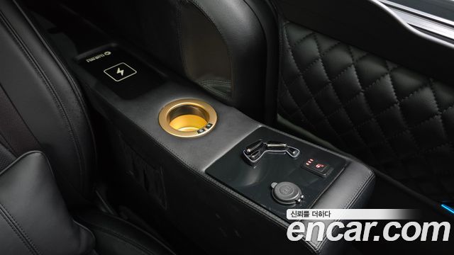Kia Canival 2021 — photo 17