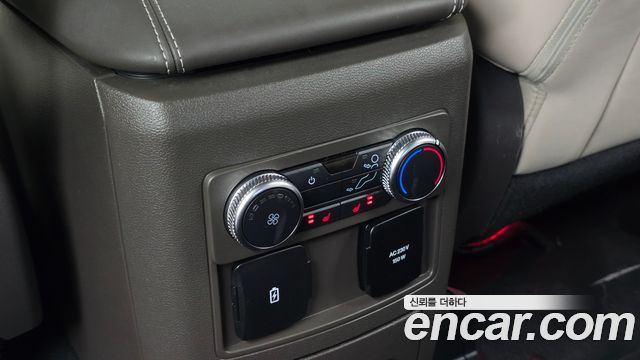 Ford Explorer 2022 — photo 31