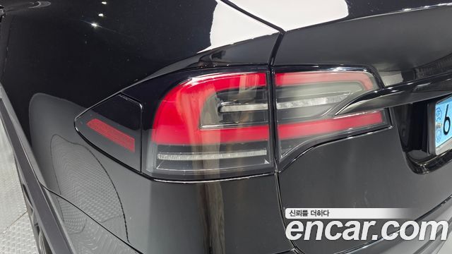 Tesla Model X 2023 — photo 9