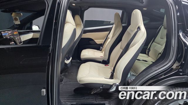 Tesla Model X 2023 — photo 16