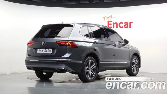 Volkswagen Tiguan 2018 — photo 2