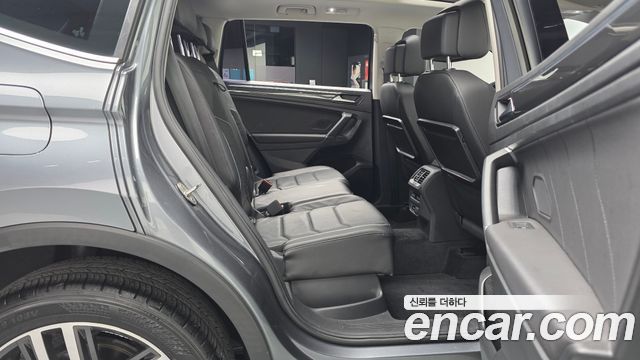 Volkswagen Tiguan 2018 — photo 17