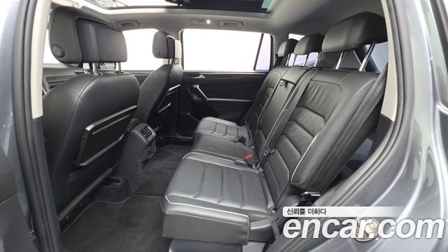 Volkswagen Tiguan 2018 — photo 18