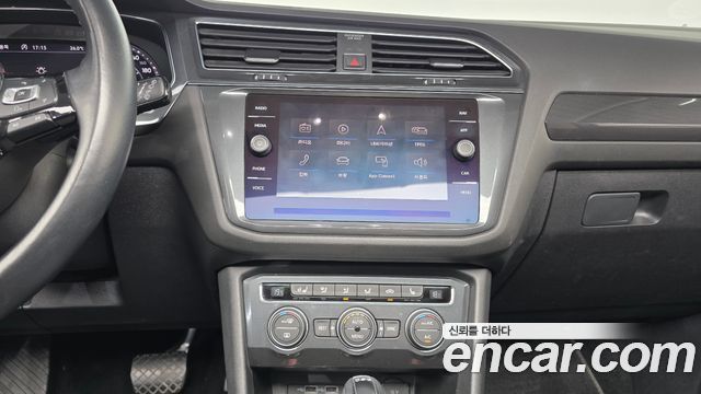 Volkswagen Tiguan 2018 — photo 20