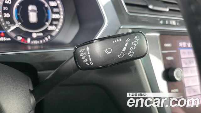 Volkswagen Tiguan 2018 — photo 26