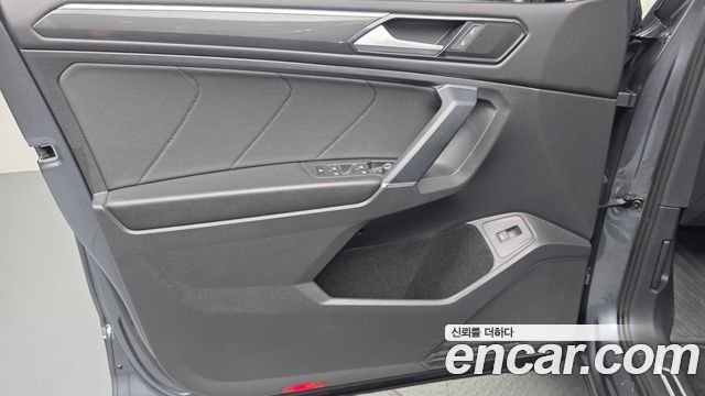Volkswagen Tiguan 2018 — photo 14