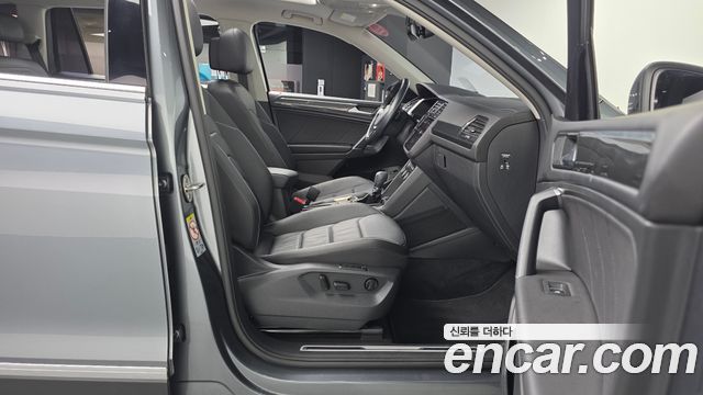 Volkswagen Tiguan 2018 — photo 16