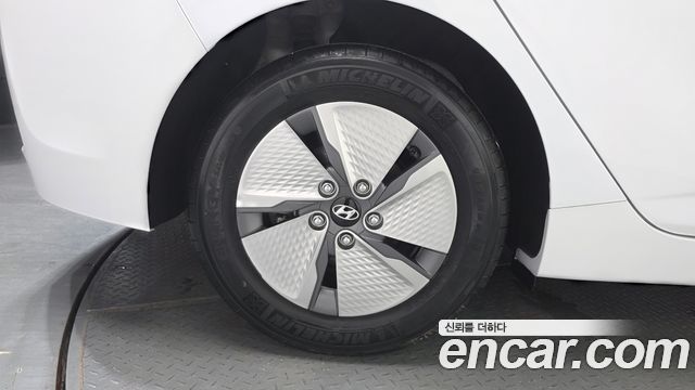 Hyundai Ioniq 2020 — photo 5