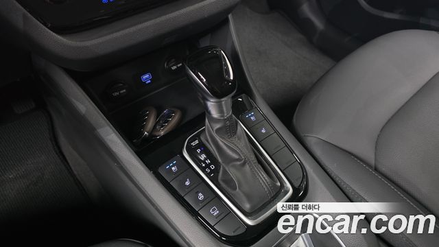 Hyundai Ioniq 2020 — photo 12