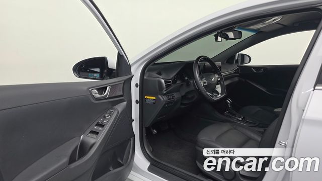 Hyundai Ioniq 2020 — photo 13