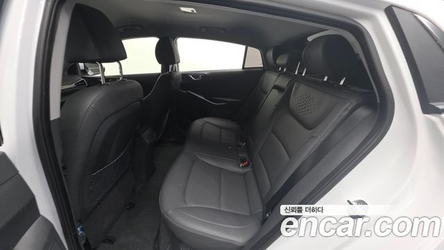 Hyundai Ioniq 2020 — photo 18