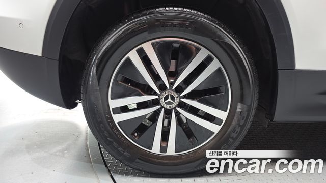 Mercedes-Benz GLB-Class 2021 — photo 5