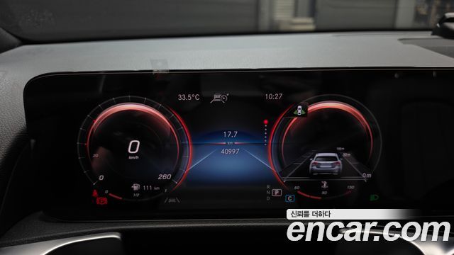 Mercedes-Benz GLB-Class 2021 — photo 11