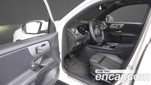 Mercedes-Benz GLB-Class 2021 — photo 13