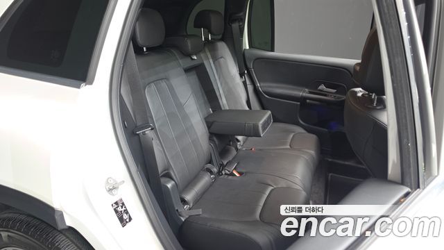Mercedes-Benz GLB-Class 2021 — photo 17