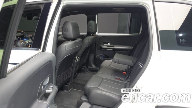Mercedes-Benz GLB-Class 2021 — photo 18