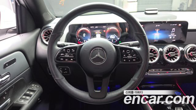 Mercedes-Benz GLB-Class 2021 — photo 19