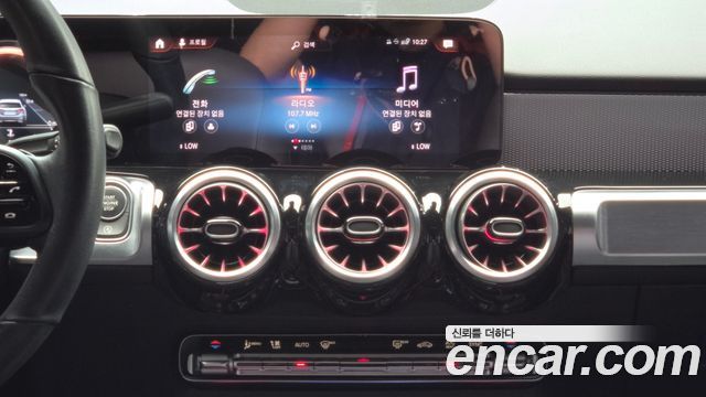 Mercedes-Benz GLB-Class 2021 — photo 20