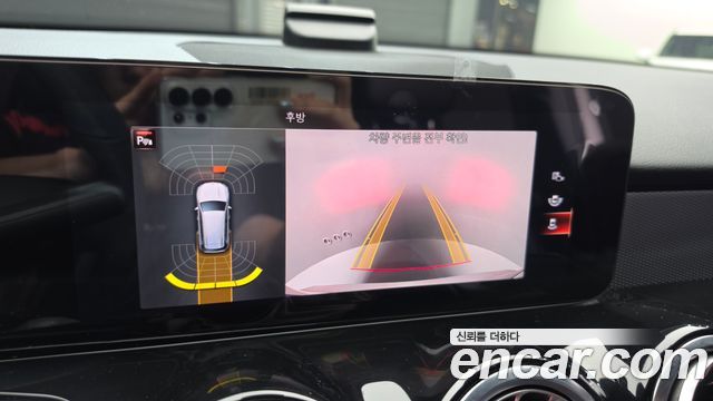 Mercedes-Benz GLB-Class 2021 — photo 21